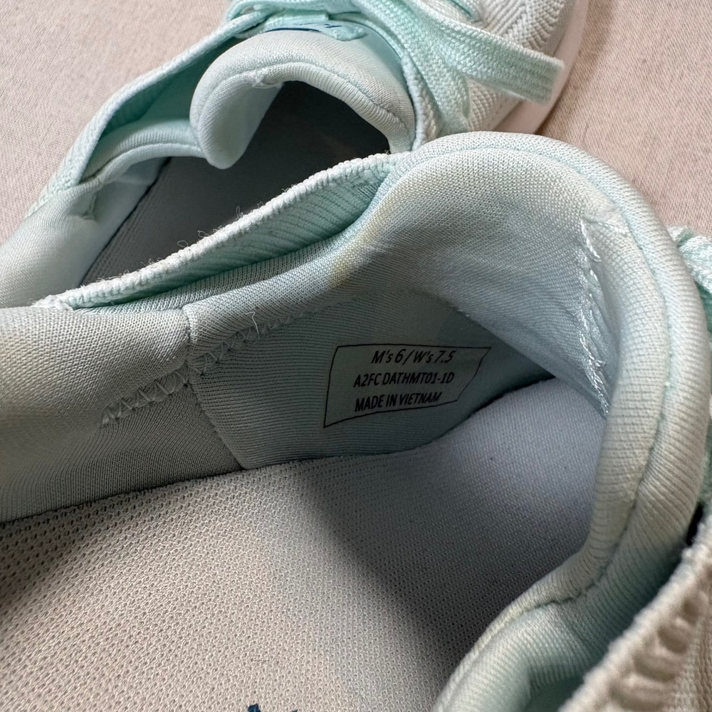 Kizik Athens Hands Free Sneakers Mint Green Womens 7.5 Mens 6 A2FC DATHMT01-1D - Picture 6 of 7